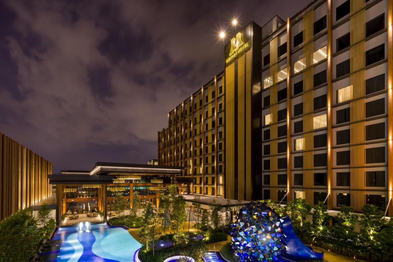 M Resort & Hotel Kuala Lumpur Buitenkant foto The Royal