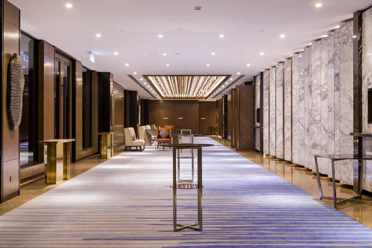 M Resort & Hotel Kuala Lumpur Buitenkant foto The Club Lounge at the Ritz-Carlton, Hong Kong