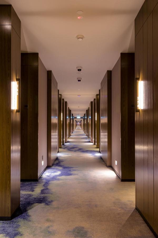 M Resort & Hotel Kuala Lumpur Buitenkant foto A corridor at the hotel