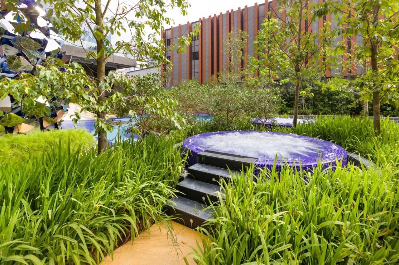 M Resort & Hotel Kuala Lumpur Buitenkant foto The 2011 Chelsea Flower Show Gold Medal winning garden