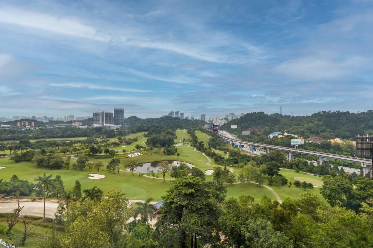 M Resort & Hotel Kuala Lumpur Buitenkant foto View of the golf course