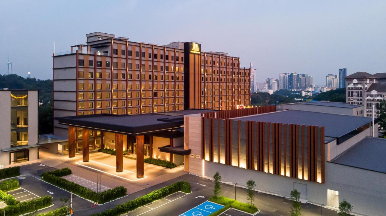 M Resort & Hotel Kuala Lumpur Buitenkant foto The hotel in 2016
