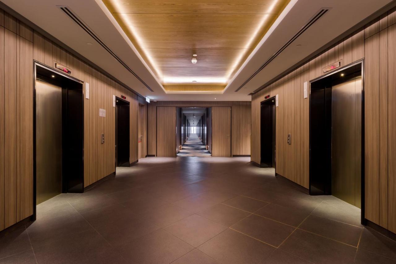 M Resort & Hotel Kuala Lumpur Buitenkant foto The elevators at the 10th floor