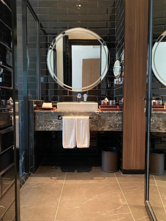 M Resort & Hotel Kuala Lumpur Buitenkant foto Bathroom
