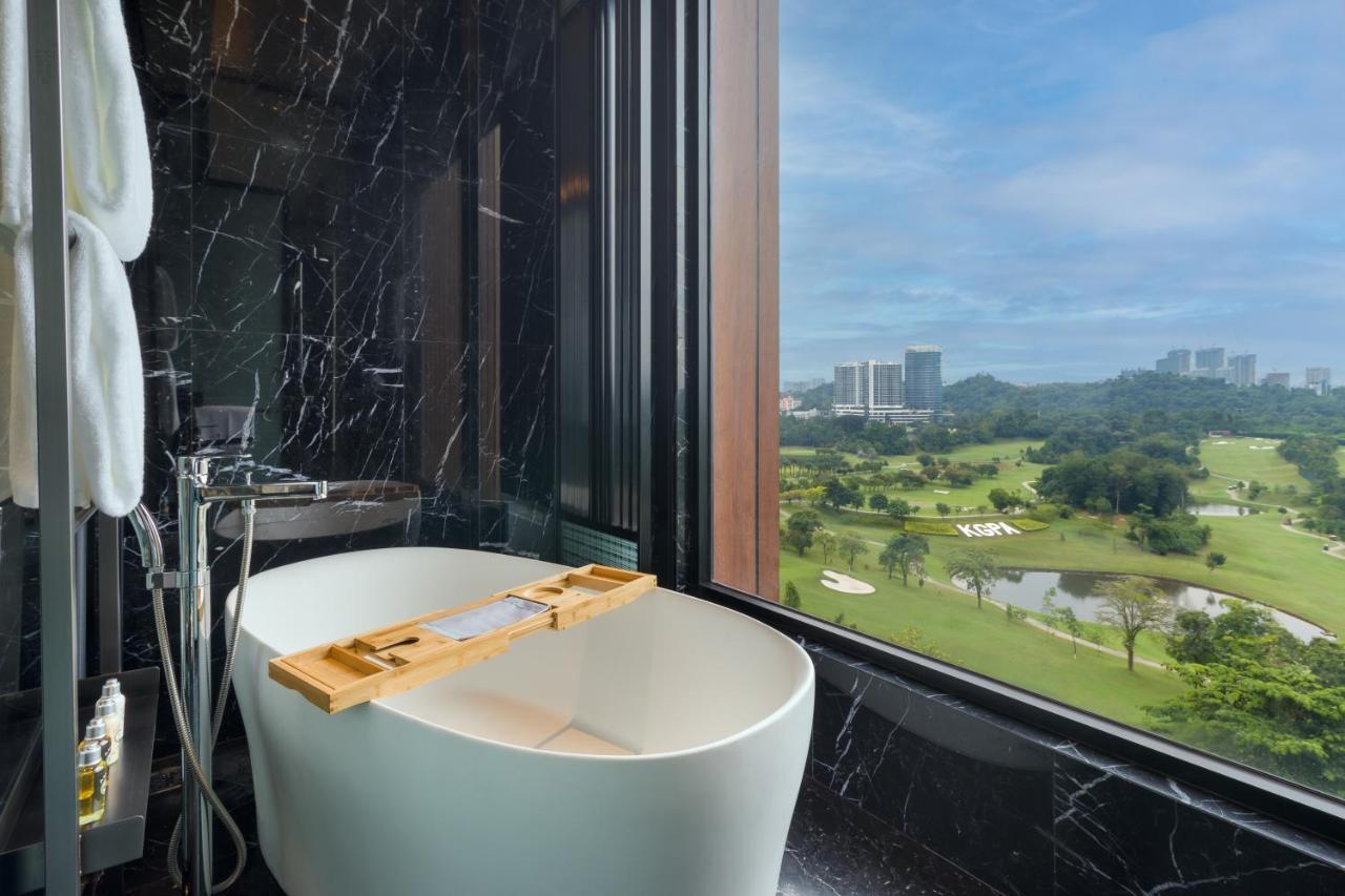 M Resort & Hotel Kuala Lumpur Buitenkant foto Bathroom