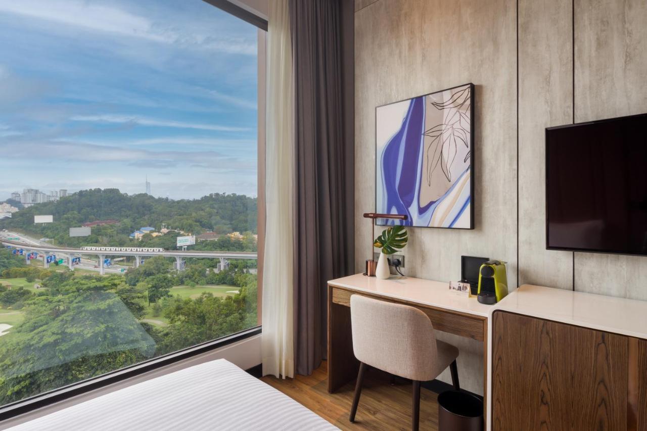 M Resort & Hotel Kuala Lumpur Buitenkant foto Deluxe Room