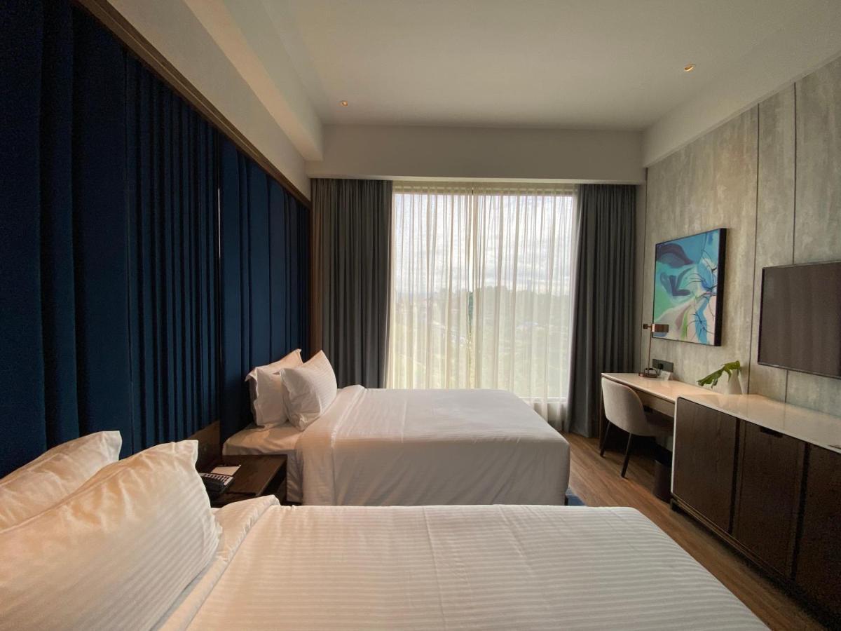 M Resort & Hotel Kuala Lumpur Buitenkant foto Deluxe Room